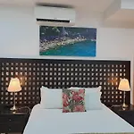 Square Hotel