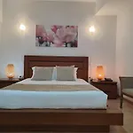 Square 2* Serta