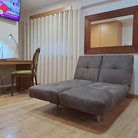 Square Hotel 2*
