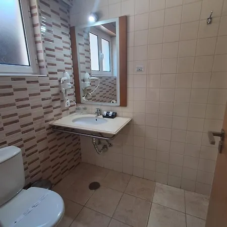 Otel Square 2*